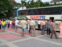 004_05-02-2005_Em_frente_a_prefeitura_de_Blumenau2